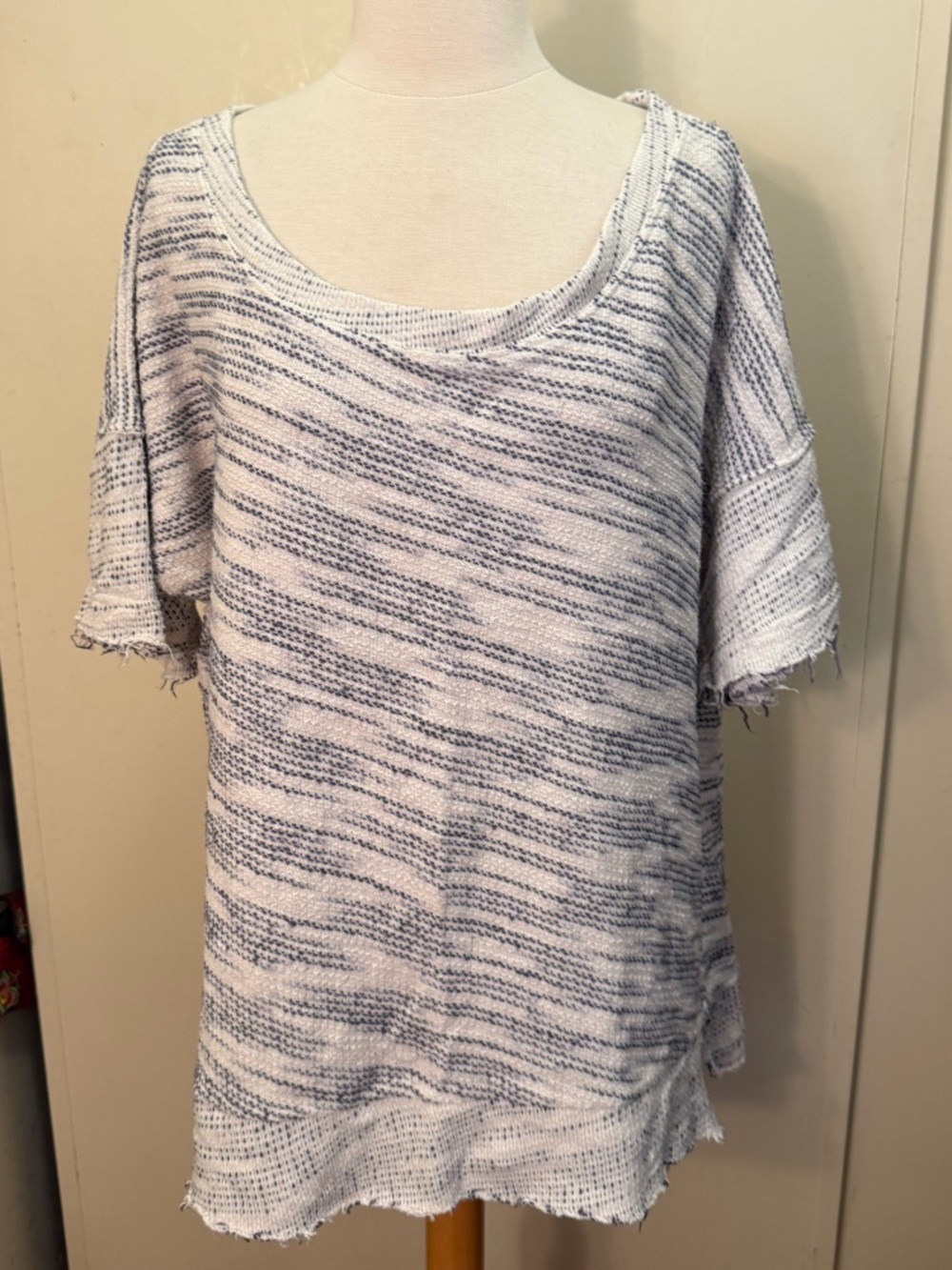 FP beach Light Blue & White Marled Scoop-Neck shirt L